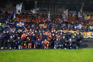 (ΒΙΝΤΕΟ/Φώτος Κerkida) Ομάδα και κόσμος έγιναν... ένα μετά το "διπλό"!