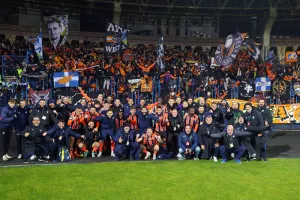 (ΒΙΝΤΕΟ/Φώτος Κerkida) Ομάδα και κόσμος έγιναν... ένα μετά το "διπλό"!