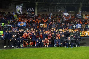 (ΒΙΝΤΕΟ/Φώτος Κerkida) Ομάδα και κόσμος έγιναν... ένα μετά το "διπλό"!