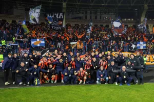 (ΒΙΝΤΕΟ/Φώτος Κerkida) Ομάδα και κόσμος έγιναν... ένα μετά το "διπλό"!