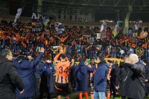 (ΒΙΝΤΕΟ/Φώτος Κerkida) Ομάδα και κόσμος έγιναν... ένα μετά το "διπλό"!