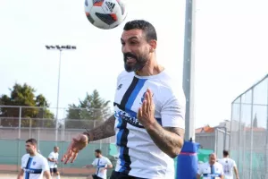 (ΦΩΤΟΣ) Έπαιξαν μπάλα για καλό σκοπό
