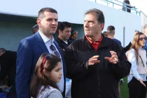 (ΦΩΤΟΣ) Έπαιξαν μπάλα για καλό σκοπό
