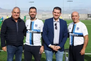 (ΦΩΤΟΣ) Έπαιξαν μπάλα για καλό σκοπό