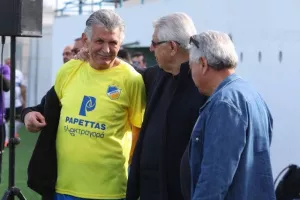 (ΦΩΤΟΣ) Έπαιξαν μπάλα για καλό σκοπό