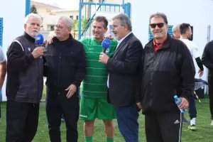 (ΦΩΤΟΣ) Έπαιξαν μπάλα για καλό σκοπό