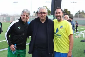 (ΦΩΤΟΣ) Έπαιξαν μπάλα για καλό σκοπό