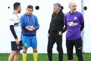 (ΦΩΤΟΣ) Έπαιξαν μπάλα για καλό σκοπό