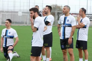 (ΦΩΤΟΣ) Έπαιξαν μπάλα για καλό σκοπό