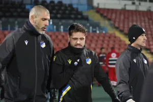 (Βίντεο-Φώτος kerkida) Η προπόνηση του ΑΠΟΕΛ στην Αρμενία