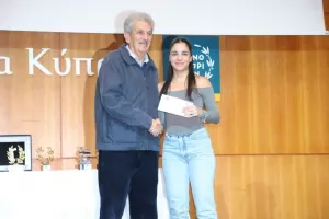 ΦΩΤΟΣ/Βραβεύσεις εφήβων και μαθητικού – σχεδιασμού της ΚΟΕΑΣ