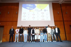 ΦΩΤΟΣ/Βραβεύσεις εφήβων και μαθητικού – σχεδιασμού της ΚΟΕΑΣ