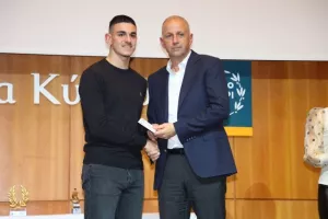 ΦΩΤΟΣ/Βραβεύσεις εφήβων και μαθητικού – σχεδιασμού της ΚΟΕΑΣ