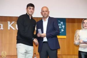 ΦΩΤΟΣ/Βραβεύσεις εφήβων και μαθητικού – σχεδιασμού της ΚΟΕΑΣ