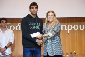ΦΩΤΟΣ/Βραβεύσεις εφήβων και μαθητικού – σχεδιασμού της ΚΟΕΑΣ