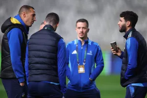 Χειραψίες και αγκαλιές με Πέτροβιτς 