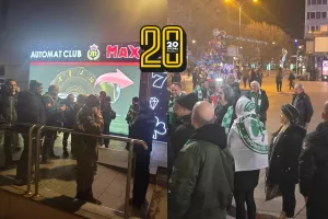 (Φώτος kerkida) Αναμονή από τους Ομονοιάτες και επίβλεψη από την Αστυνομία 