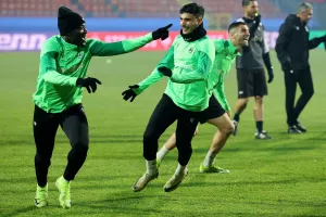 (Φώτος kerkida) Η προπόνηση της Ομόνοιας στο "Gradski Stadion"