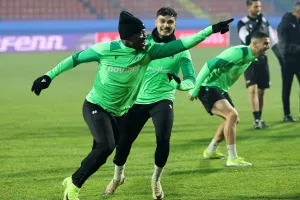 (Φώτος kerkida) Η προπόνηση της Ομόνοιας στο "Gradski Stadion"