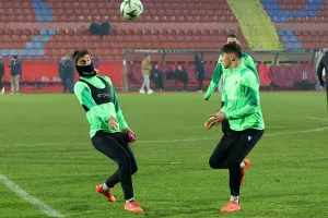(Φώτος kerkida) Η προπόνηση της Ομόνοιας στο "Gradski Stadion"