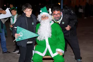 (ΦΩΤΟΣ) Σε... δράση ο πράσινος Άγιος Βασίλης!