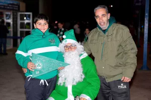 (ΦΩΤΟΣ) Σε... δράση ο πράσινος Άγιος Βασίλης!