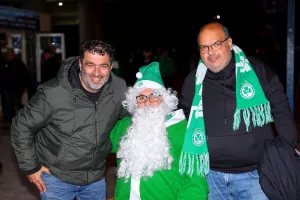 (ΦΩΤΟΣ) Σε... δράση ο πράσινος Άγιος Βασίλης!
