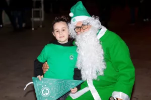 (ΦΩΤΟΣ) Σε... δράση ο πράσινος Άγιος Βασίλης!