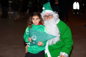 (ΦΩΤΟΣ) Σε... δράση ο πράσινος Άγιος Βασίλης!