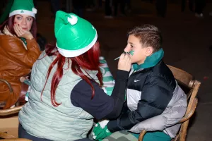 (ΦΩΤΟΣ) Σε... δράση ο πράσινος Άγιος Βασίλης!