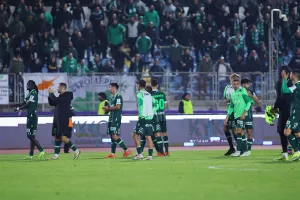 Μπροστά από την Ανατολική οι παίκτες της Ομόνοιας και χειροκρότημα (φώτος)