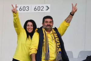 ΑΕΛ-Καρμιώτισσα / “Γαλαζοκίτρινο” πάρτι με 4αρα (φώτος)