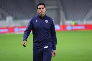 Άρης-ΕΝΠ: Το έσωσε με τρομερό… Ντένις στις καθυστερήσεις και… κορυφή