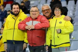 (Φωτορεπορτάζ) Ο κόσμος της ΑΕΛ