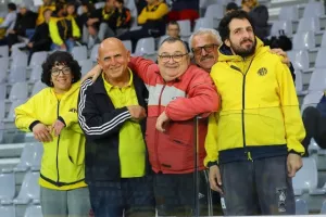 (Φωτορεπορτάζ) Ο κόσμος της ΑΕΛ