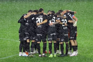  Έτσι θα ελπίζει...