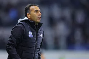 Δύο νέους... ο Σωφρόνης