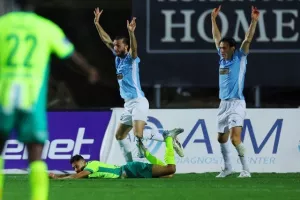 Πάφος FC - AEK: Δυνατά στη "μάχη" του τίτλου με Καμπρέρα!
