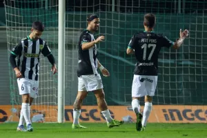 Ομόνοια 29Μ - ΑΕΚ: Πεντάρα και... χατ-τρικ Σολ!