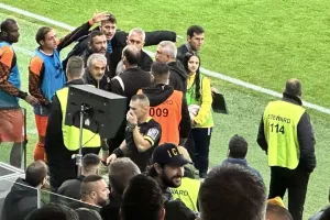 On field review, πέναλτι και... 3-0