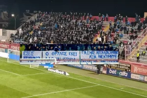 Σιωπηλή διαμαρτυρία και πανό με μήνυμα … οι Απολλωνίστες 