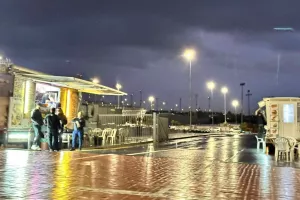 Βροχερό σκηνικό στο "Αλφαμέγα" (Φώτος kerkida) 