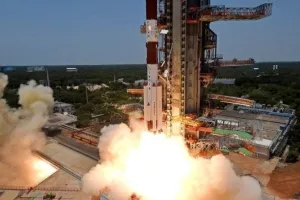 Ινδία: Η διαστημική υπηρεσία ISRO εκτόξευσε την πρώτη αποστολή της στο διάστημα