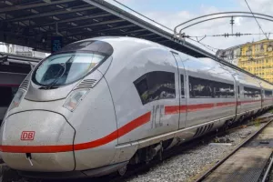 Μηχανοδηγός αυτοκτόνησε πηδώντας από το τρένο