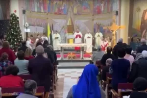 Εκατομμύρια Χριστιανοί γιορτάζουν και τα φετινά Χριστούγεννα στη σκιά πολέμων σε Ουκρανία και Γάζα