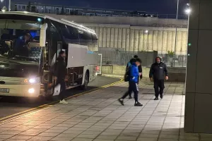 (ΦΩΤΟΡΕΠΟΡΤΑΖ) Η άφιξη του Εθνικού Άχνας
