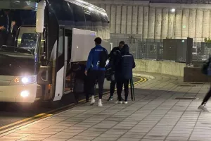 (ΦΩΤΟΡΕΠΟΡΤΑΖ) Η άφιξη του Εθνικού Άχνας