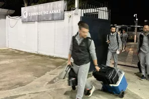 (ΦΩΤΟΡΕΠΟΡΤΑΖ) Η άφιξη της Πάφος Fc στο Δασάκι 
