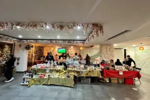 Χριστουγεννιάτικο κλίμα στο Δασάκι… Με χαμόγελο ο Κίκης (Φώτος)