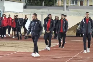 (ΦΩΤΟΡΕΠΟΡΤΑΖ) Η άφιξη της Νέας Σαλαμίνας